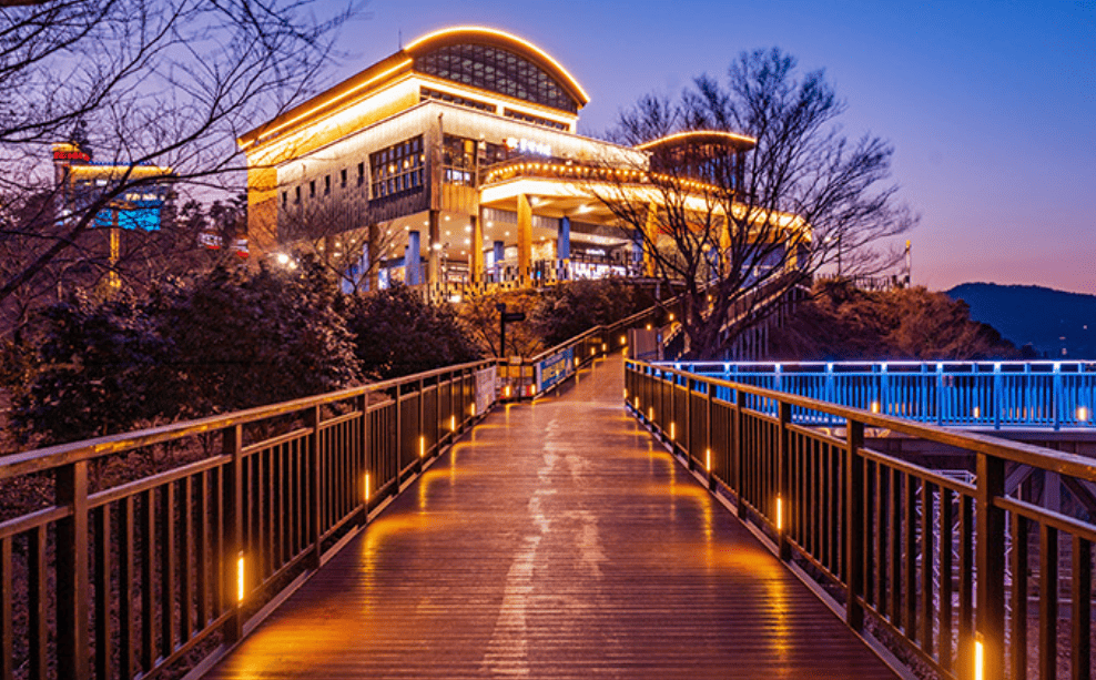 여수해상케이블카 지산 정류장의 야경이 아름답다